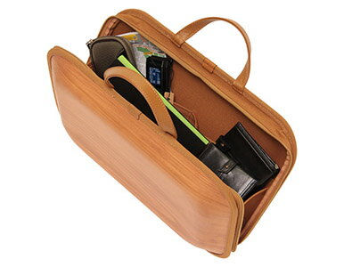 【ふるさと納税】 木製 ビジネスバッグ monacca-bag/kaku タンニン ビジネスバッグ グッドデザイン賞 木製品 個性的 カバン 鞄 B4サイズ対応 メンズ レディース ファッション 杉 間伐材 エコ 高知県 馬路村 [389] サムネイル2