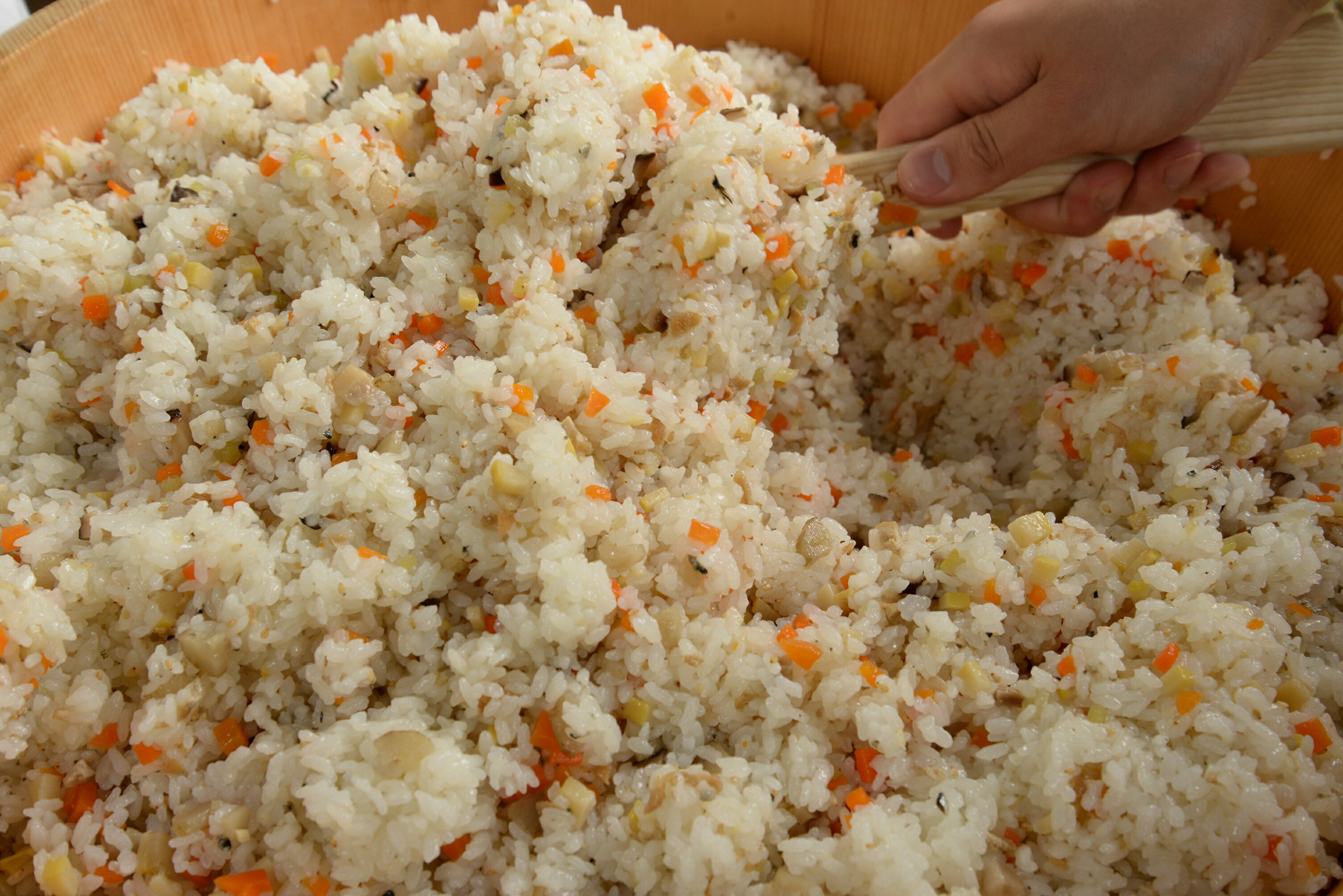 【ふるさと納税】 寿司の素 「具入りゆずすしの素」2合分×4個セット 調味酢 ちらし寿司 すし酢 酢飯 ゆず 柚子 簡単 調理 レトルト ギフト お歳暮 お中元 贈答用 のし 熨斗 産地直送 送料無料【545】 - 画像3