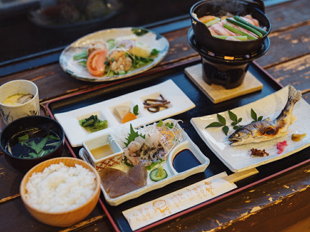 【ふるさと納税】馬路温泉宿泊券/1泊2日ペア宿泊プラン （ 素泊り or 1泊2食付き） 温泉旅館 温活 うまじ温泉 のんびり 田舎旅 高知県 馬路村 サムネイル2