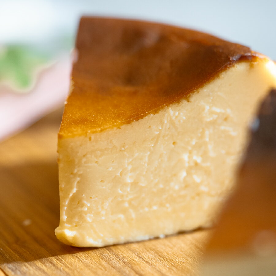 【ふるさと納税】濃厚 バスクチーズケーキ 12cm｜ご褒美 スイーツ ギフト 贈り物 クリーミー しっとり チーズ ケーキ 甘さ控えめ 絶品 洋菓子 デザート 大人 人気 手作り 濃厚チーズケーキ 高知県 大月町 - 画像2