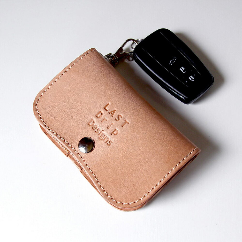 【ふるさと納税】カードが入る2つ折り キーケース お札も収納可 スマートキーホルダー ヌメ革 本革 レザー カードキーケース 鍵 小物入れ ハンドメイド 受注生産 ノンファンデーションレザー 福岡県 北九州市 送料無料 サムネイル2