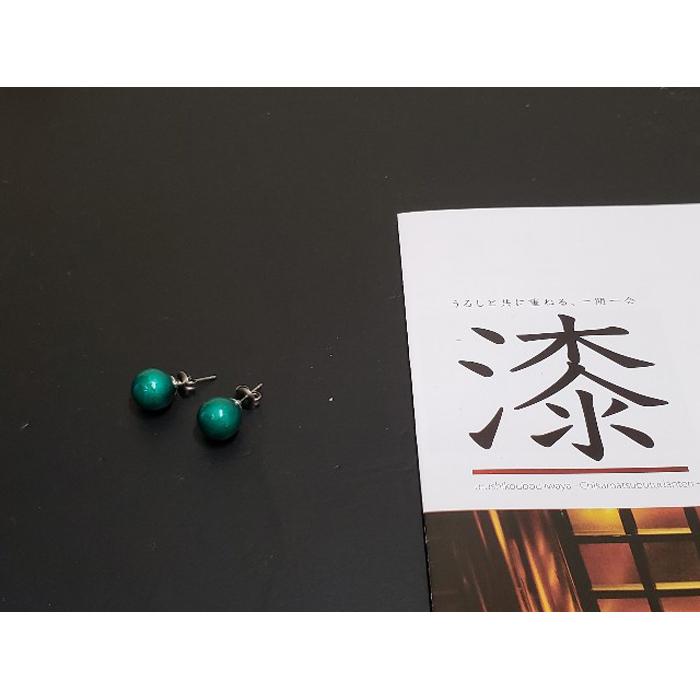 【ふるさと納税】【ギフト用】【本漆塗】漆ピアス(メタリックグリーン)10ミリ玉《イヤリング可》 アクセサリー 装飾品 上品 艶感 軽量 オシャレ 職人技 伝統工芸 緑色 サムネイル2