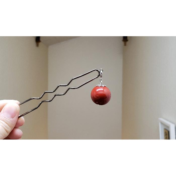 【ふるさと納税】【ギフト用】〈本漆塗り〉ゆれる漆玉かんざし(朱)・ペンダント両用タイプ(ペンダントコード付き)　職人の手仕事アクセサリー 装飾品 上品 艶感 軽量 オシャレ ネックレス 簪 髪飾り 和装 洋装 伝統工芸 サムネイル2