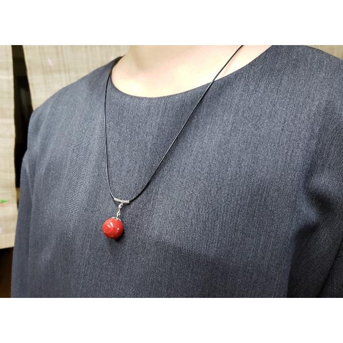 【ふるさと納税】【ギフト用】〈本漆塗り〉ゆれる漆玉かんざし(朱)・ペンダント両用タイプ(ペンダントコード付き)　職人の手仕事アクセサリー 装飾品 上品 艶感 軽量 オシャレ ネックレス 簪 髪飾り 和装 洋装 伝統工芸 サムネイル3