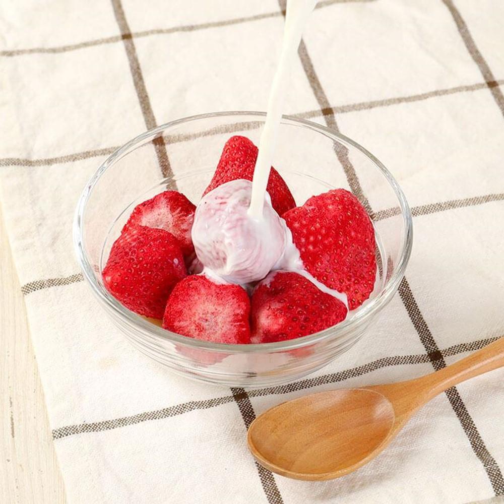 【ふるさと納税】フリーズドライ いちご 完熟 あまおう 丸ごと 苺 小分け ギフト 60g ( 20g × 3袋 ) | 果肉 くだもの フルーツ フルーツ ストロベリー お菓子 菓子 スムージー 朝食 ヨーグルト おやつ イチゴ 製菓材料 グルメ お取り寄せ 福岡県 大川市 サムネイル2