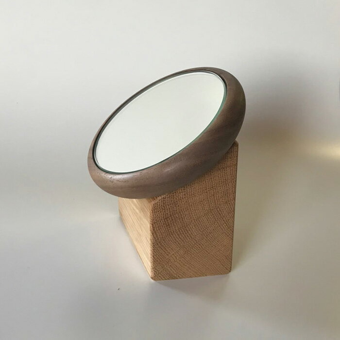 【ふるさと納税】【Face Mirror　ウォールナット材+オーク材】ハンドミラー（手鏡）としてもスタンドミラー（卓上）としてもウォールミラーとしてもご使用いただけます＜フェイスミラー＞ プレゼント 父の日 母の日 入学 卒業 就職 退職 MUKU屋 MUFactory サムネイル3