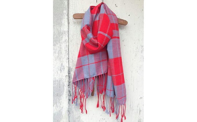 【ふるさと納税】ito to iro 手染め・手織り仕上「ストール」 ライトグレー×レッド・チェック ファッション小物 サムネイル2