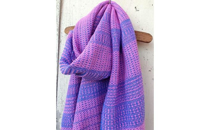 【ふるさと納税】ito to iro 手染め・手織り仕上「ストール」 ブルー×ピンク・変化織り ファッション小物 サムネイル3