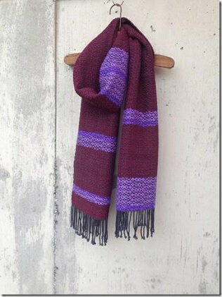 【ふるさと納税】ito to iro 手染め・手織り仕上 メリノウール100％ クラックル織りストール ファッション小物 サムネイル2