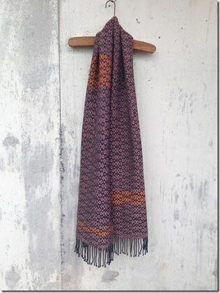 【ふるさと納税】ito to iro 手染め・手織り仕上 メリノウール100％ クラックル織りストール【B】 ファッション小物 サムネイル3