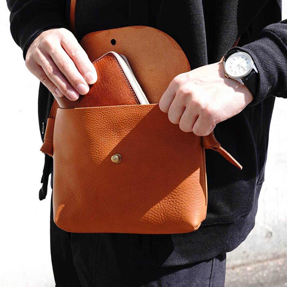 【ふるさと納税】ギボシサコッシュ 糸島市 / LADIES＆GENTLEMEN 本革 革製品[ADK069] 革製品 かばん 74000円 7万4千円 サムネイル3