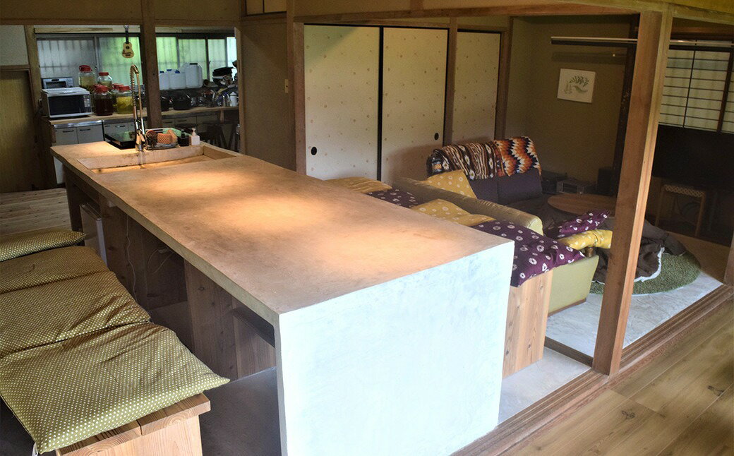 【ふるさと納税】民泊「村井屋」4名（大人2名＋子ども2名）分 宿泊券 古民家宿 1泊2食付 体験型民泊 宿泊 家族 香春 里山 宿 体験 リノベーション 和室 BBQ ピザ窯 古民家 福岡県 香春町 送料無料 楽天スーパーSALE 9月開催 サムネイル2