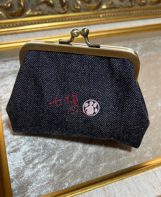 【ふるさと納税】 動物愛護 がま口ポーチ 七福にゃん インディゴ 吉富町/猫山商事[BGBE002] 岡山デニム デニム生地 がま口 がまぐち ポーチ カードケース 小銭入れ キーケース 小物入れ ハンドメイド 雑貨 アニマル 動物保護 保護猫 保護犬 かわいい 人気 おすすめ サムネイル2