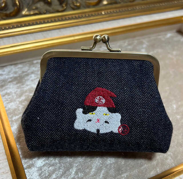 動物愛護 がま口ポーチ 七福にゃん インディゴ 吉富町/猫山商事[BGBE002] 岡山デニム デニム生地 がま口 がまぐち ポーチ カードケース 小銭入れ キーケース 小物入れ ハンドメイド 雑貨 アニマル 動物保護 保護猫 保護犬 かわいい 人気 おすすめ