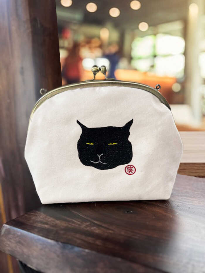 動物愛護 倉敷帆布 がま口バッグ くろねこ 生成 吉富町/猫山商事[BGBE009] がま口 がまぐち ポーチ カードケース 小銭入れ キーケース 小物入れ ハンドメイド 雑貨 アニマル 動物保護 保護猫 保護犬 かわいい 人気 おすすめ