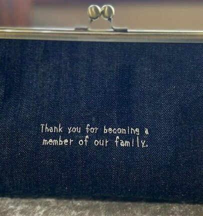 【ふるさと納税】 動物愛護 がま口角 しろくろ猫 吉富町/猫山商事[BGBE014] 岡山デニム デニム生地 がま口 がまぐち ポーチ カードケース 小銭入れ キーケース 小物入れ ハンドメイド ショルダーバッグ 雑貨 アニマル 動物保護 保護猫 保護犬 かわいい 人気 おすすめ サムネイル2