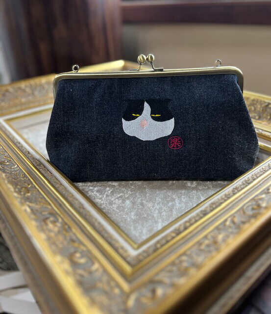 動物愛護 がま口角 しろくろ猫 吉富町/猫山商事[BGBE014] 岡山デニム デニム生地 がま口 がまぐち ポーチ カードケース 小銭入れ キーケース 小物入れ ハンドメイド ショルダーバッグ 雑貨 アニマル 動物保護 保護猫 保護犬 かわいい 人気 おすすめ