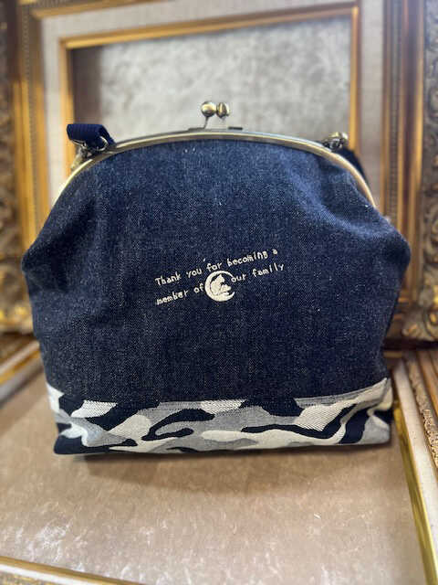 【ふるさと納税】 動物愛護 がま口 フレブル特大 吉富町/猫山商事[BGBE020] 岡山デニム デニム生地 がま口 がまぐち ポーチ 化粧ポーチ カードケース 小銭入れ キーケース 小物入れ ハンドメイド 雑貨 アニマル 動物保護 保護猫 保護犬 かわいい 人気 おすすめ サムネイル2