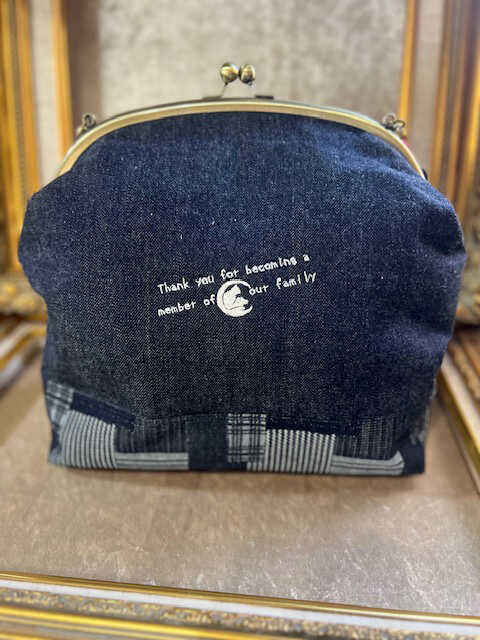 【ふるさと納税】 動物愛護 がま口 フレブル チェック 吉富町/猫山商事[BGBE022] 岡山デニム デニム生地 がま口 がまぐち ポーチ 化粧ポーチ カードケース 小銭入れ キーケース 小物入れ ハンドメイド 雑貨 アニマル 動物保護 保護猫 保護犬 かわいい 人気 おすすめ サムネイル2