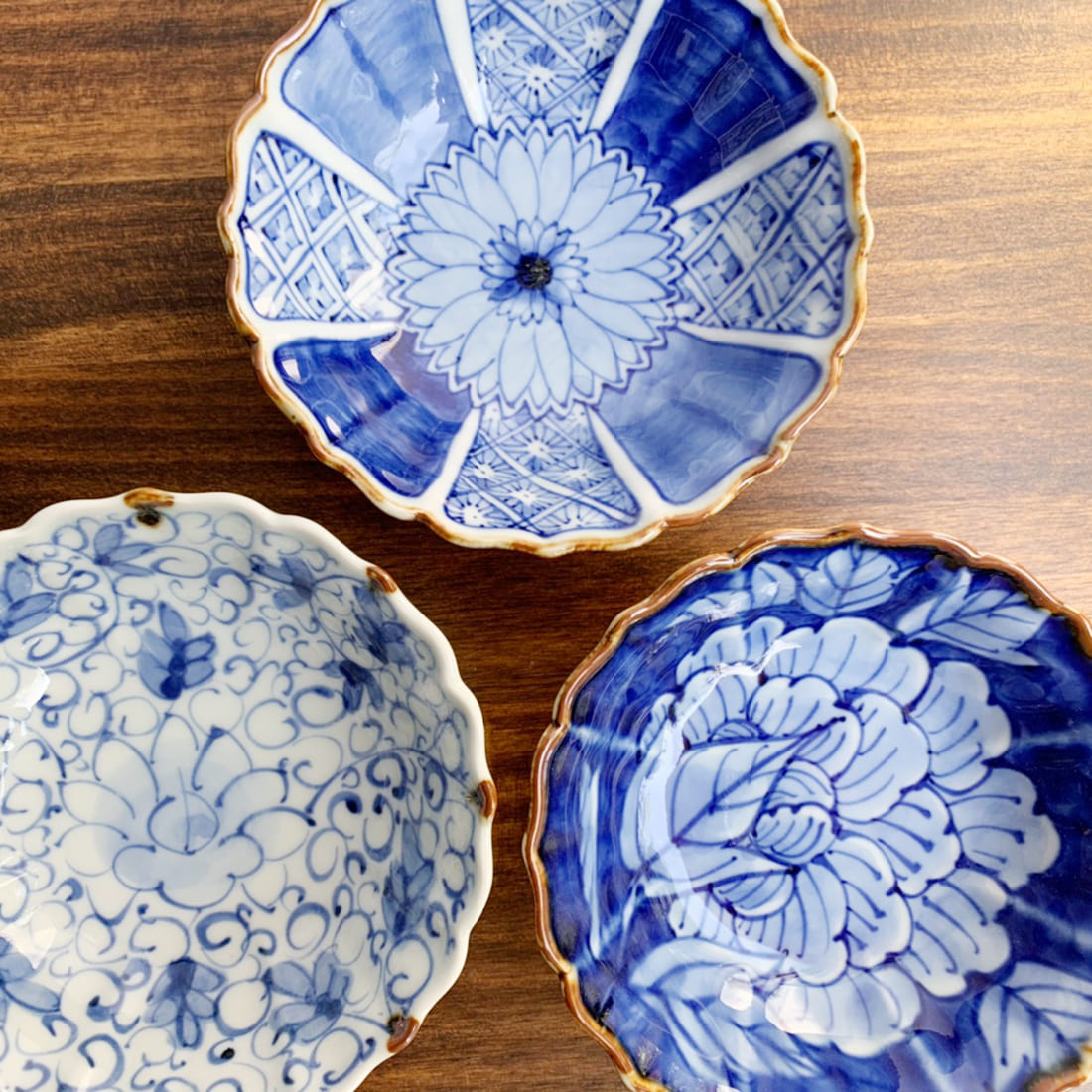 【ふるさと納税】【使いやすいサイズ感！柄違い3個セット】有田焼 伯父山窯 桔梗渕小鉢 3個セット【まるふく】器 うつわ 食器 染付 手描き 小鉢 多用鉢 丈夫 ボウル ギフト 贈答 35000円 3.5万円 A35-589 - 画像2