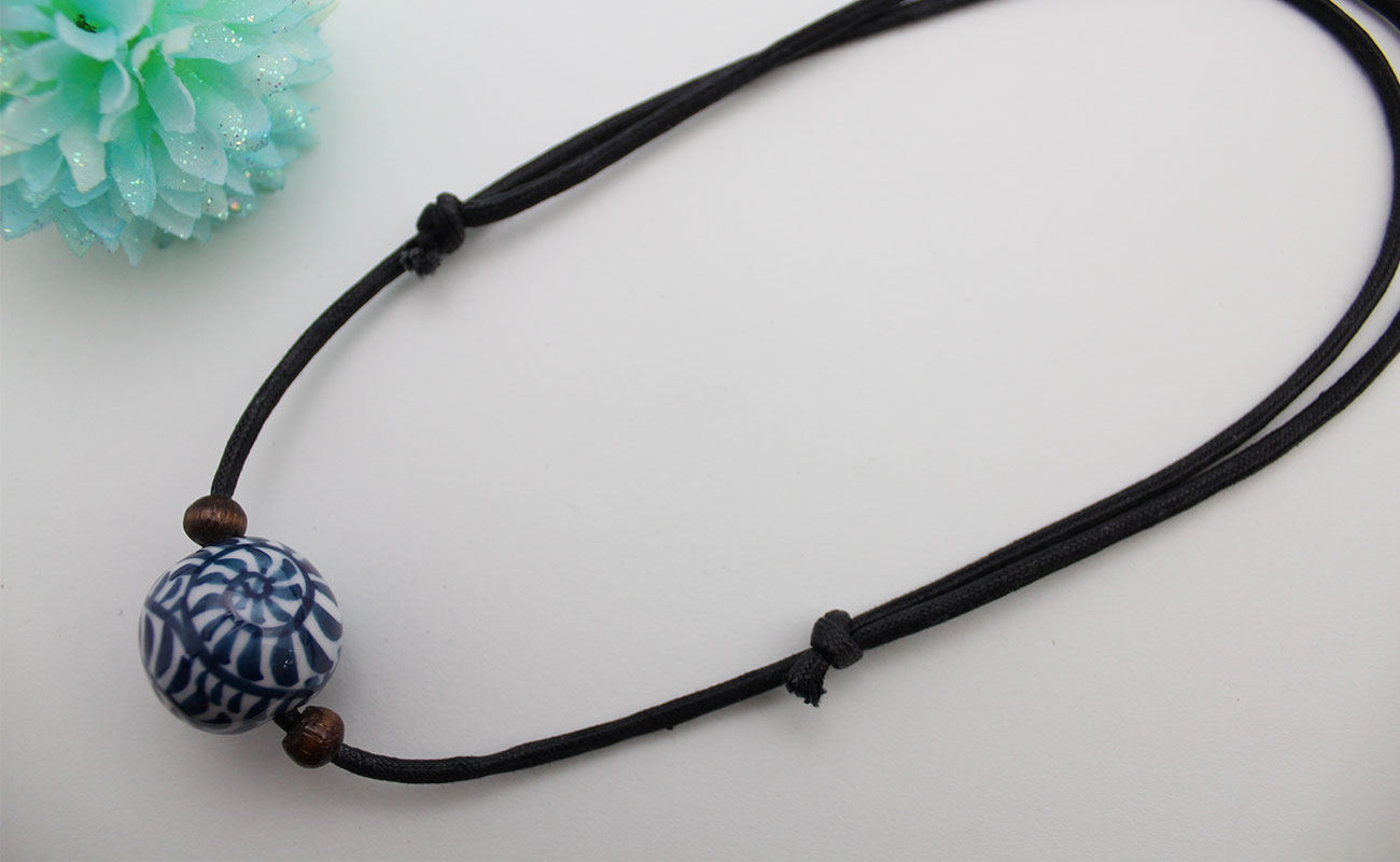 【ふるさと納税】二宮閑山 有田焼磁器玉ペンダント たこ唐草 A24-158 サムネイル2