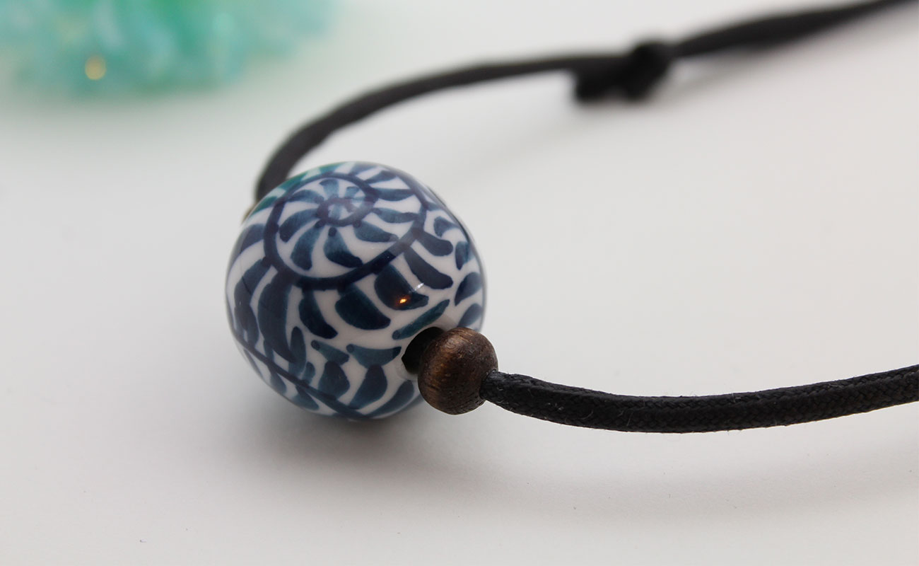 【ふるさと納税】二宮閑山 有田焼磁器玉ペンダント たこ唐草 A24-158 サムネイル3