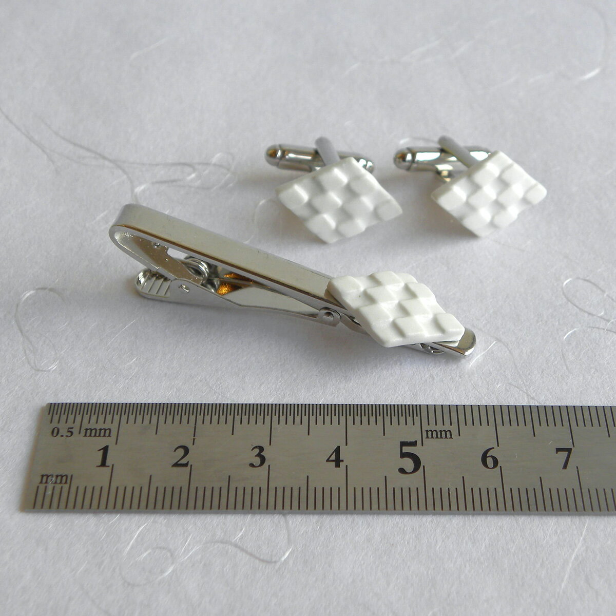 【ふるさと納税】有田焼 ネクタイピン カフスボタンセット 【noji(楠 -kusunoki-)】 有田焼 カフス カフスボタン ネクタイピン アクセサリー 手作り 磁器 男性用 ビジネス ギフト プレゼント 父の日 冠婚葬祭 スーツ A15-183 15000円 1万五千円 サムネイル2