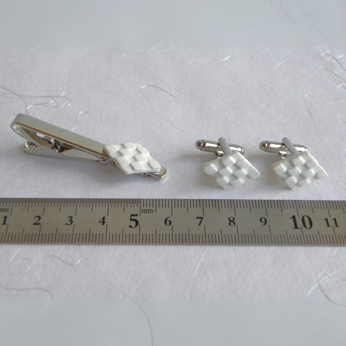 【ふるさと納税】有田焼 ネクタイピン カフスボタンセット 【noji(楠 -kusunoki-)】 有田焼 カフス カフスボタン ネクタイピン アクセサリー 手作り 磁器 男性用 ビジネス ギフト プレゼント 父の日 冠婚葬祭 スーツ A15-183 15000円 1万五千円 サムネイル3