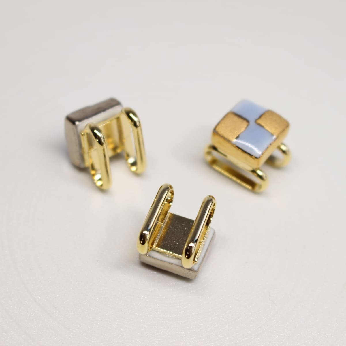 【ふるさと納税】有田焼 帯留め ハナミズキ【cocosara】 手作り 市松模様 金彩 銀彩 可愛い アクセサリー 和装小物 coccsara 伝統工芸 帯飾り 和装 帯留め アクセサリーパーツ 20000円 2万円 A20-144 サムネイル3