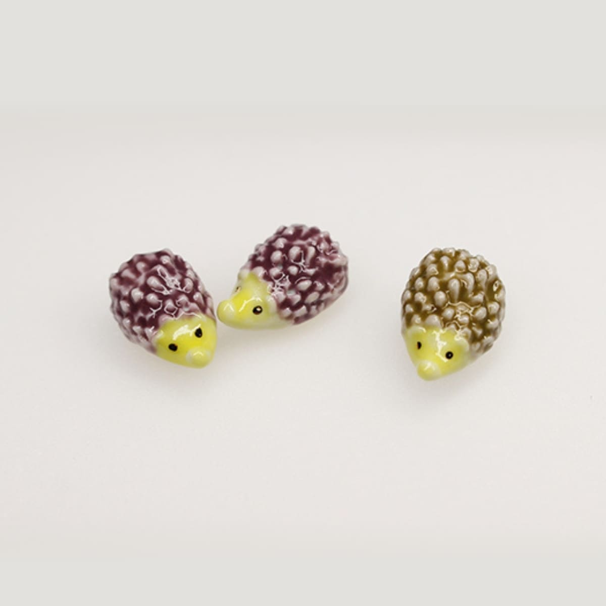 【ふるさと納税】有田焼 幸せを運ぶハリネズミ タックピン ピアス セット【cocosara】有田焼アクセサリー アクセサリー レディース ギフト 幸運 風水 縁起物 手作り ニッケルフリー プレゼント おしゃれ 10000円 1万円 A10-105 サムネイル2