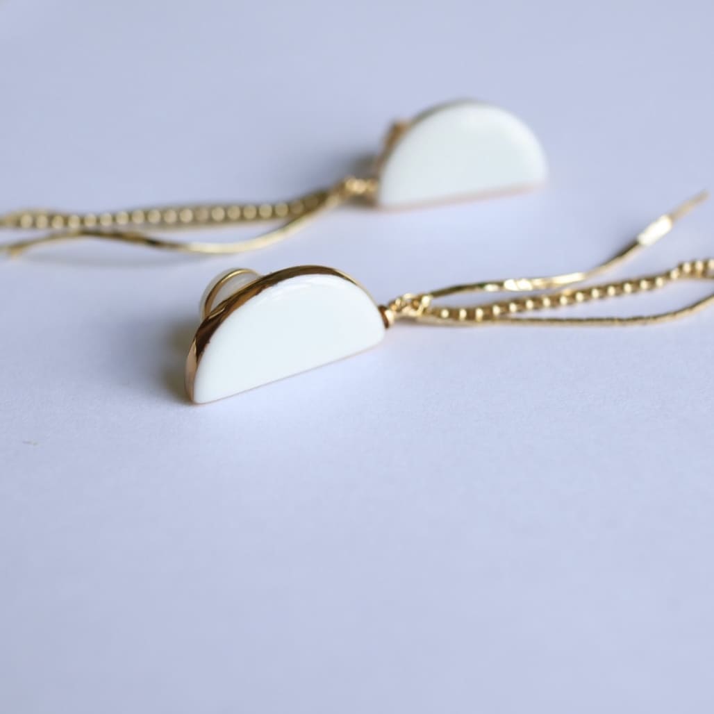 【ふるさと納税】白磁半月 ピアス【6.kiln】アクセサリー 白磁 有田焼 清六窯 35000円 3.5万円 A35-583 サムネイル2