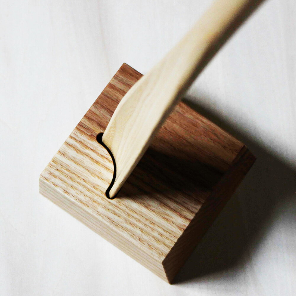 【ふるさと納税】立ったまま使える 無垢材 靴べら(自立スタンド付き)70cm 無垢材 玄関 インテリア シンプル 靴ベラ ナチュラル おしゃれ ロング サムネイル2