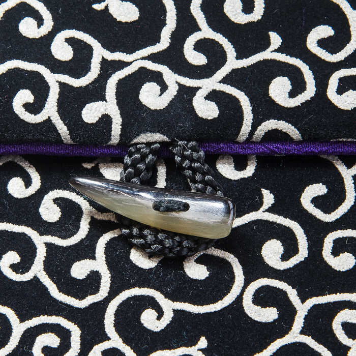 【ふるさと納税】ポーチ 印伝調おしゃれポーチ（袱紗サイズ） 牛の角 柄おまかせ 《壱岐市》【工房如月】[JCN002] 12000 12000円 サムネイル3