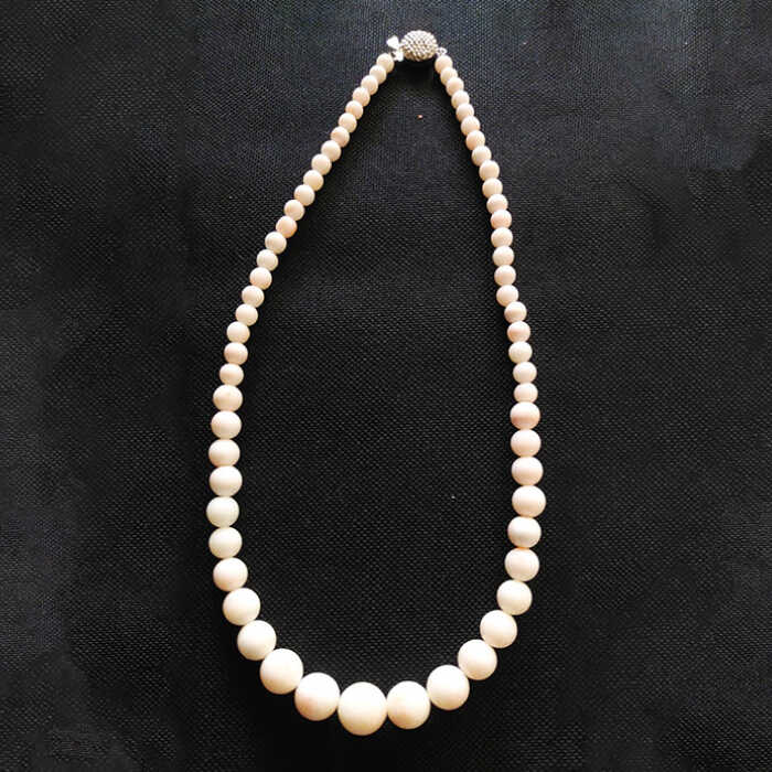 【ふるさと納税】【最高級の珊瑚を匠がデザイン！】淡いピンクが優しい印象！ミッドぼけ珊瑚グラデーションネックレス 五島市/出口さんご [PBK005] サンゴ アクセサリー おしゃれ プレゼント 贈り物 サムネイル2