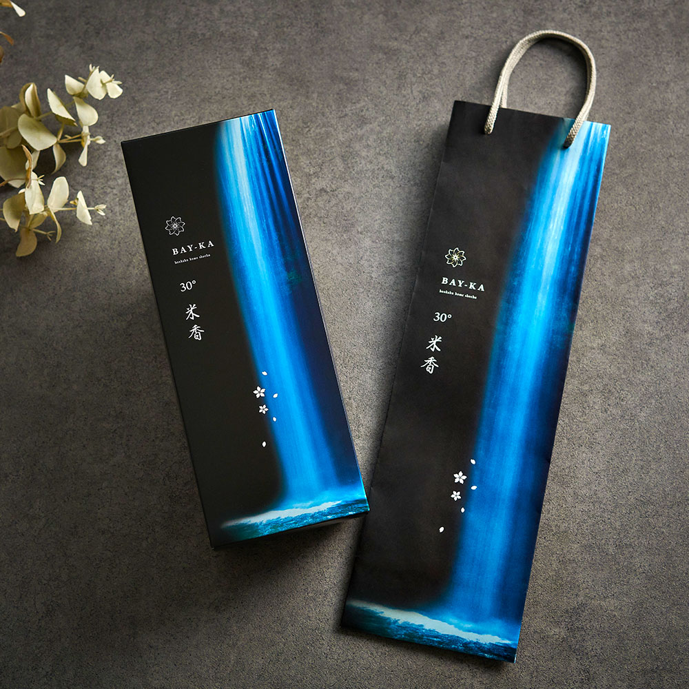 【ふるさと納税】うまかぞー九州 本格米焼酎 ”米香 BAY-KA” 720ml×1本 米焼酎 国産米 米麹 米こうじ 本格焼酎 アルコール度数 30度 化粧箱・リーフレット付き 焼酎 お酒 飲料 ギフト 贈答 贈り物 熊本県産 国産 九州 熊本県 人吉市 送料無料 サムネイル3