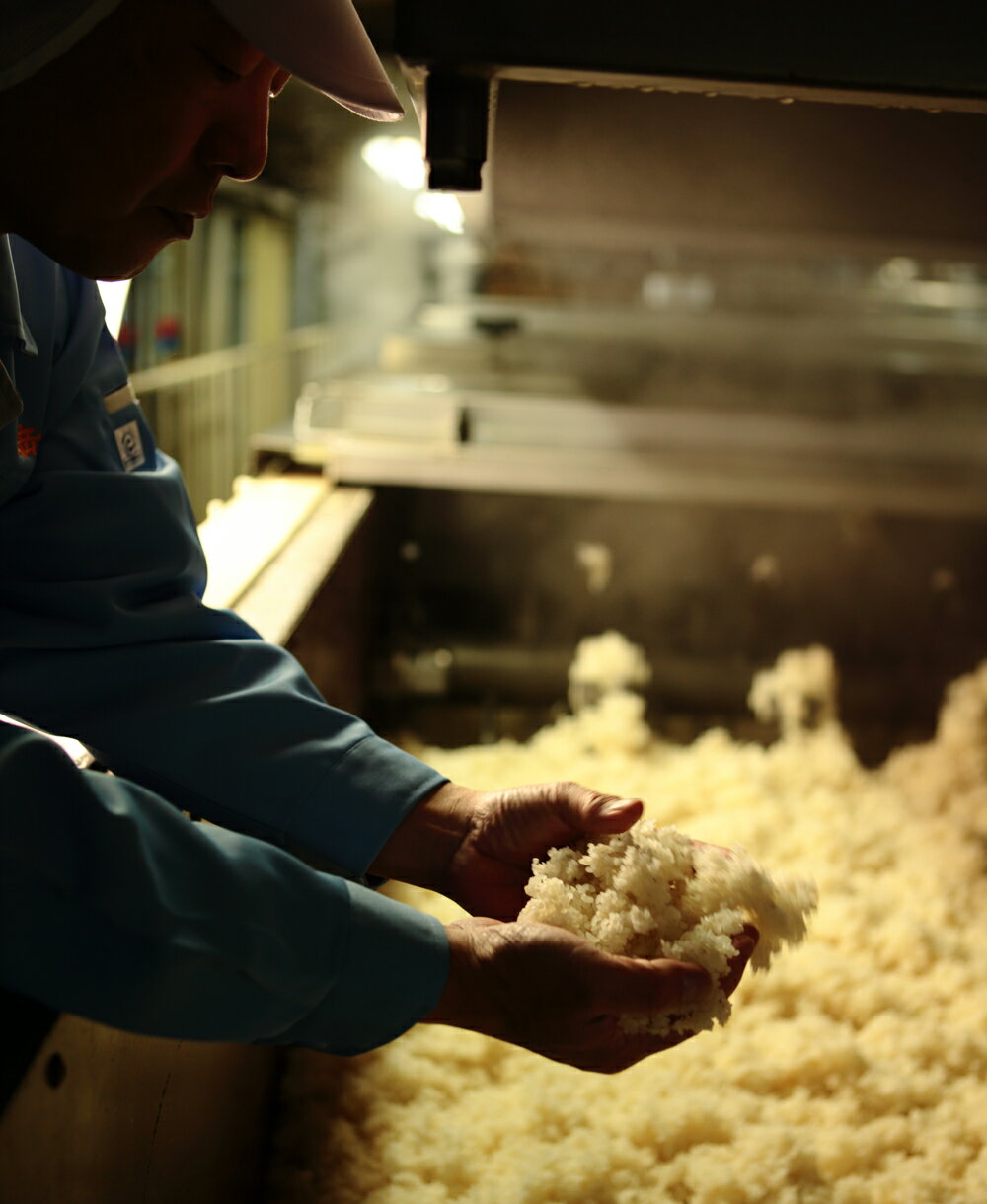 【ふるさと納税】米焼酎 百 500ml×1本 アルコール度数23度 本格焼酎 お酒 焼酎 瓶 ギフト 贈答用 贈り物 白岳 高橋酒造 熊本県 人吉市 人吉球磨 送料無料【2025年2月上旬より順次発送予定】 サムネイル2