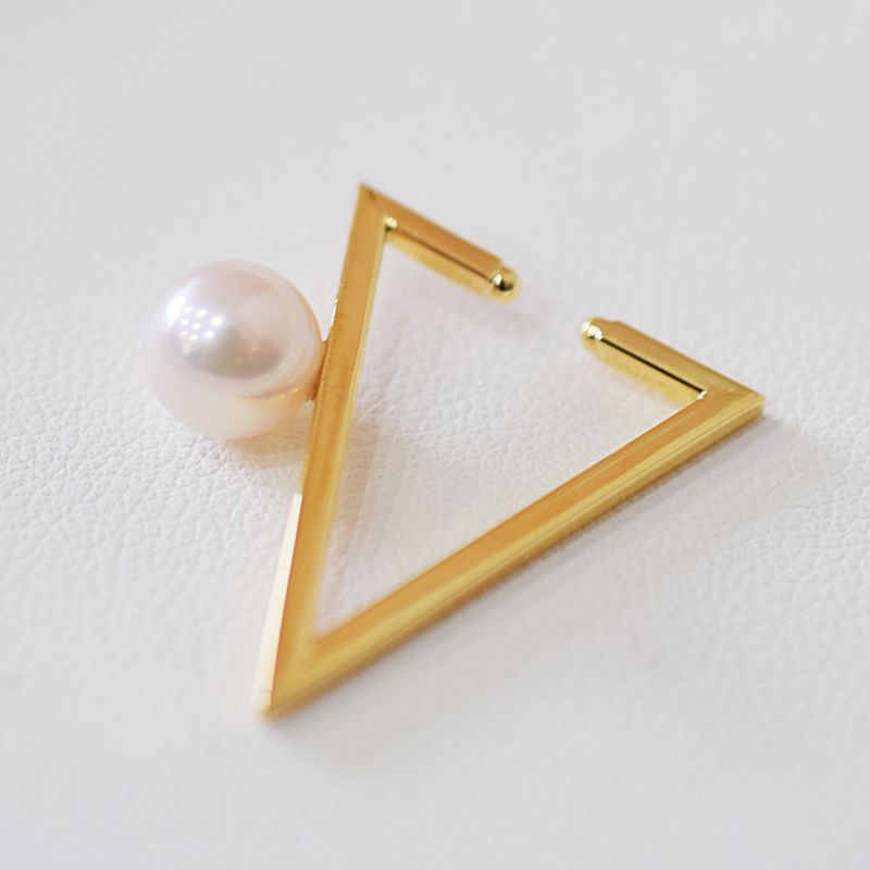 【ふるさと納税】あこや真珠 天草 イヤーカフ 6mm - 6.5mm ホワイトピンク 真珠 三角 選べる 金具素材 K18YG K14WG イエローゴールド ホワイトゴールド 品質保証書 ジュエリーケース 真珠てりクロス アクセサリー ジュエリー お取り寄せ 熊本県 天草市 送料無料 サムネイル2