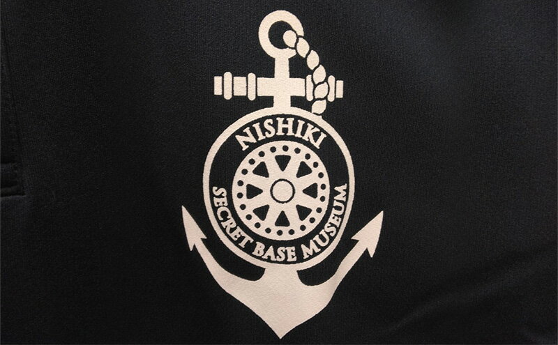 【ふるさと納税】『ひみつ基地ミュージアム』オリジナル焼酎とポロシャツ（ネイビー） サムネイル3