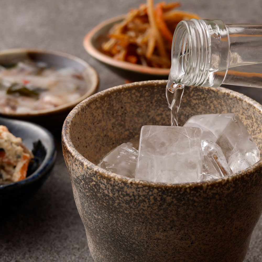 【ふるさと納税】奥球磨の米焼酎 (常圧) 飲みくらべ 1800ml×8本セット 86000円 〜 516000円 8万6000円 〜 51万6000円 球磨焼酎 さくら魯山米 眠りから覚めた極上十年 極楽 豊永蔵 球磨の泉 古酒球磨拳 黒麹抜群 米焼酎 焼酎 ボトル 飲み比べ セット お酒 酒造 地酒 送料無料 サムネイル2