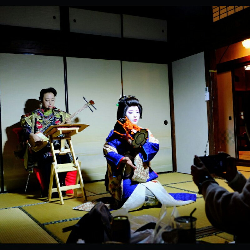 【ふるさと納税】イベント 芸妓 ひさ乃絵巻 体験 宿泊 別府温泉 4名様 1泊2食付き お座敷あそび 両築別邸 本格的 気軽 日本の伝統 四季折々の舞 邦楽の調べ 芸妓正装 陣羽織 記念撮影会 日舞 三味線 鼓 鐘 演奏 お祝い ギフト 大分県 別府市 サムネイル2