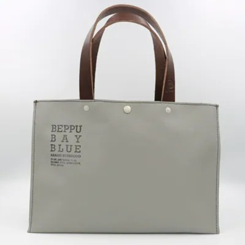 【ふるさと納税】バッグ トートバック BEPPU 小 グレー お出かけ 毎日使い ロゴ入り バック 小さいサイズ エコバッグ かばん シンプル 帆布生地 軽い 男女兼用 耐久性 ビニロン製 ご当地 オリジナル 日本製 別府市 大分県 送料無料 サムネイル2