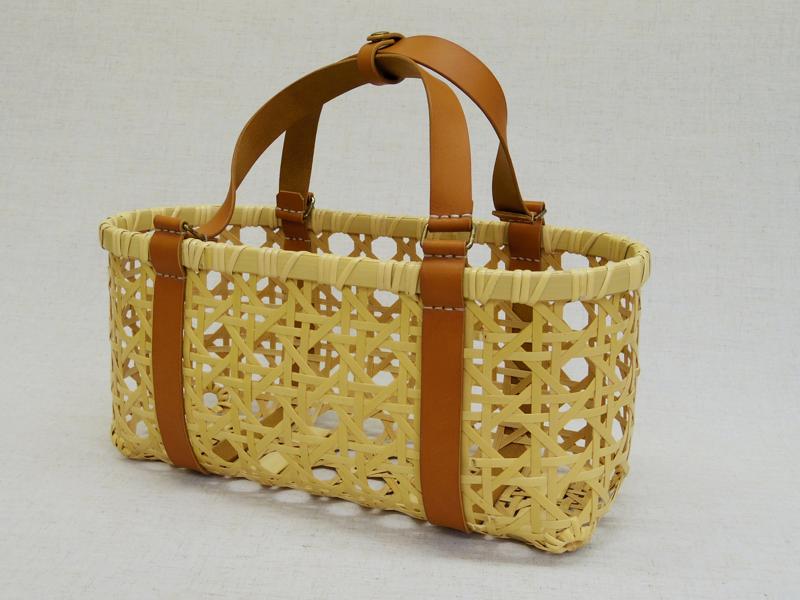 【ふるさと納税】【別府竹細工】受注生産品 かごバッグ 八つ目 編み 幅広 バッグ 竹細工 内布 付き 取り外し 可能 手提げ 持ち手 厚手 レザー製 手が痛くなりにくい おしゃれ 工芸品 大分県 別府市 お取り寄せ 送料無料 おうち サムネイル2
