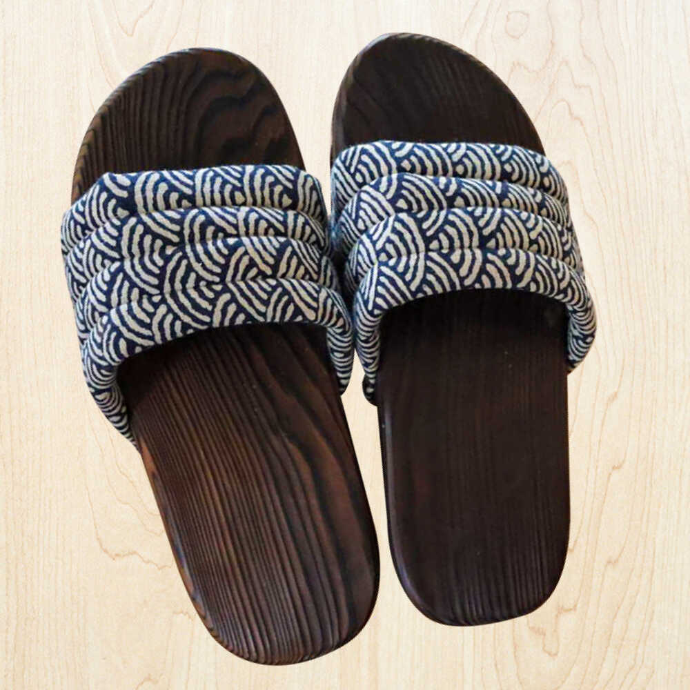 【ふるさと納税】【選べるサイズ/カラー】日田下駄杉 紺色系/えんじ色(ムーン) 23〜27.5cm　日田市 / 月隈木履工業所　日田杉 外履き サンダル[ARBJ011-014] サムネイル3