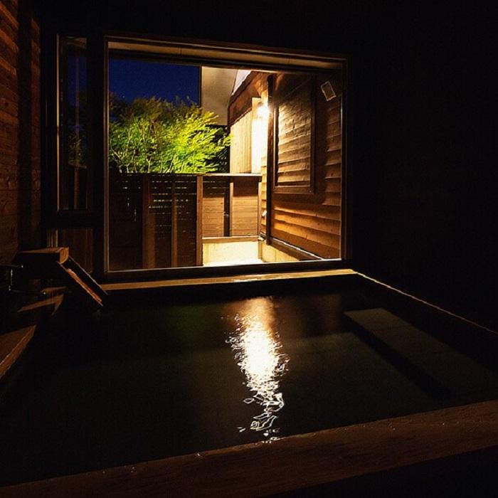 【ふるさと納税】【平日限定】由布院蔓蕩蒼「蔓-つる」天然温泉内風呂付き1泊2食ペア宿泊券　 | 宿泊券 天然温泉 宿泊 旅行 トラベルクーポン チケット ペア トラベル 観光 ホテル 旅 蔓蕩蒼 1泊2日 2名 人気 お礼の品 湯布院 由布院 ゆふいん - 画像2