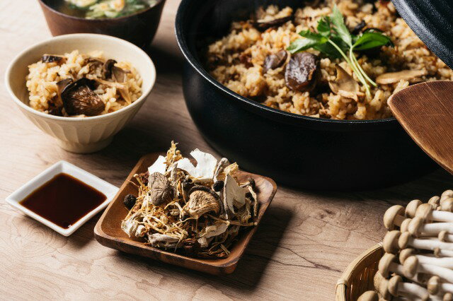 【ふるさと納税】【きのこ屋さんが作る簡単きのこご飯の素】きのこびと炊き込みご飯の素セット 70g×3P きのこご飯 簡単調理 きのこ乾燥素 炊き込みご飯の素 ご飯の素 ふるさと 人気 おすすめ 贈答 ギフト お裾分け プレゼント 宮崎県 小林市 送料無料 - 画像3