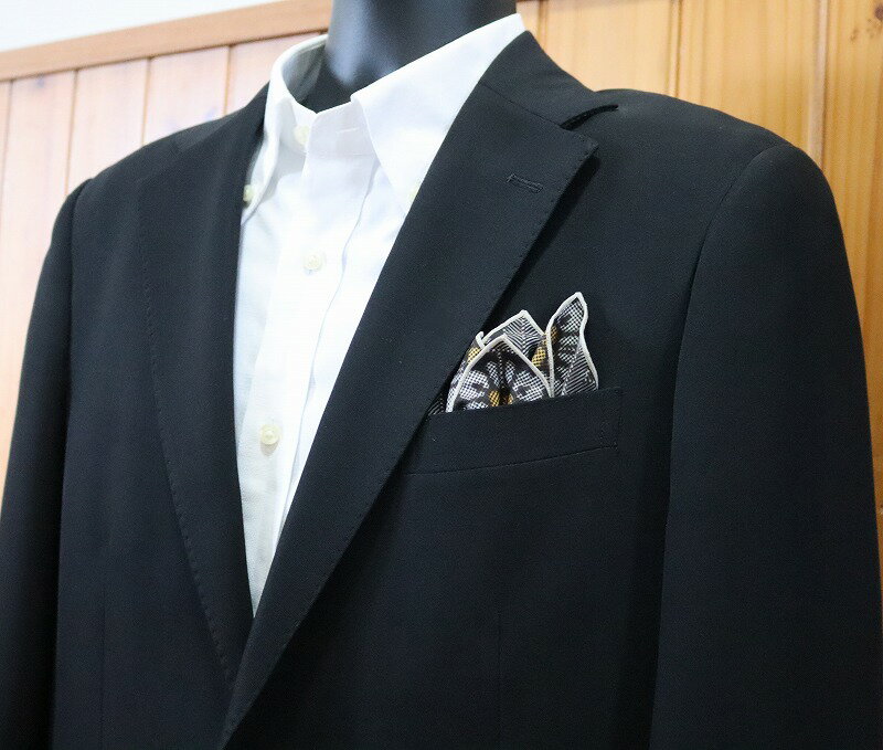 【ふるさと納税】 スーツ 小物 高級感 本場奄美大島紬 ポケットチーフ 龍郷柄 黄 クラッシュタイプ かがり糸 ベージュ 挿すだけ サムネイル3