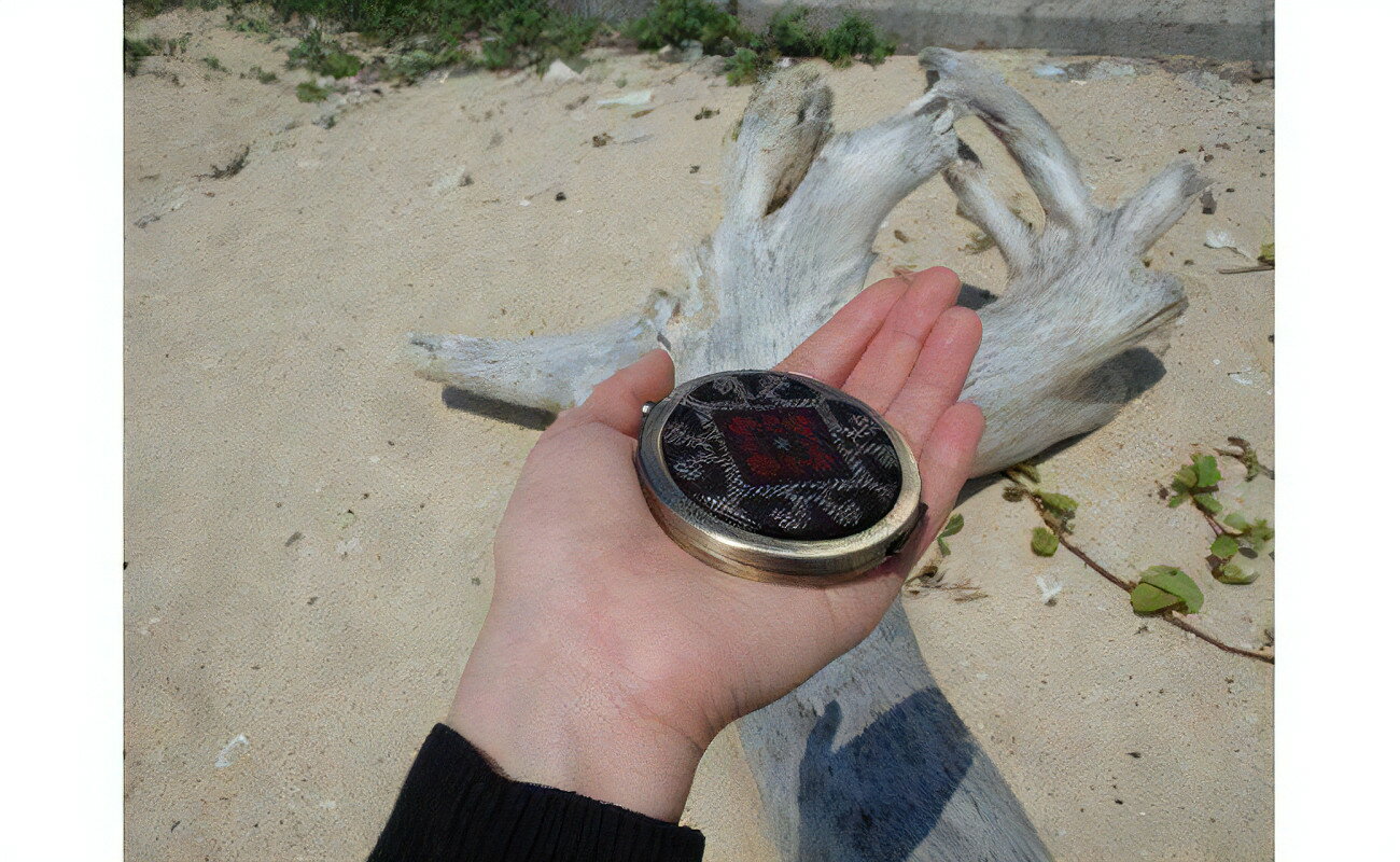 【ふるさと納税】本場奄美大島紬を使った手鏡 サムネイル3