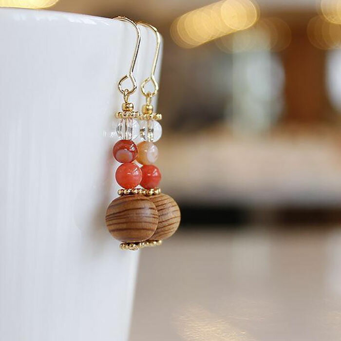 【ふるさと納税】屋久杉×8月誕生石　樹脂イヤリング サムネイル3