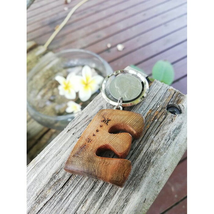 屋久杉Initialイニシャルキーホルダー　E