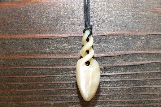 夜光貝ペンダント（P-1）